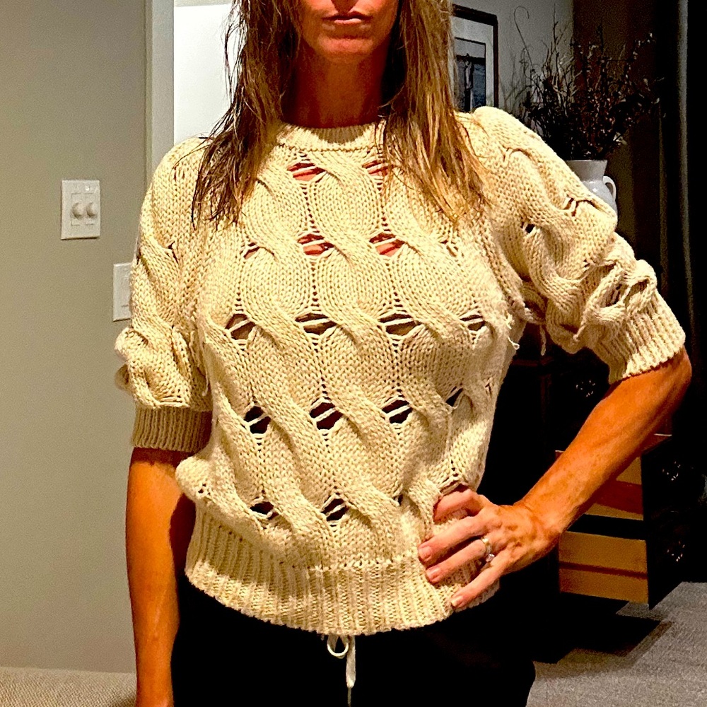 Women’s short sleeved sweater